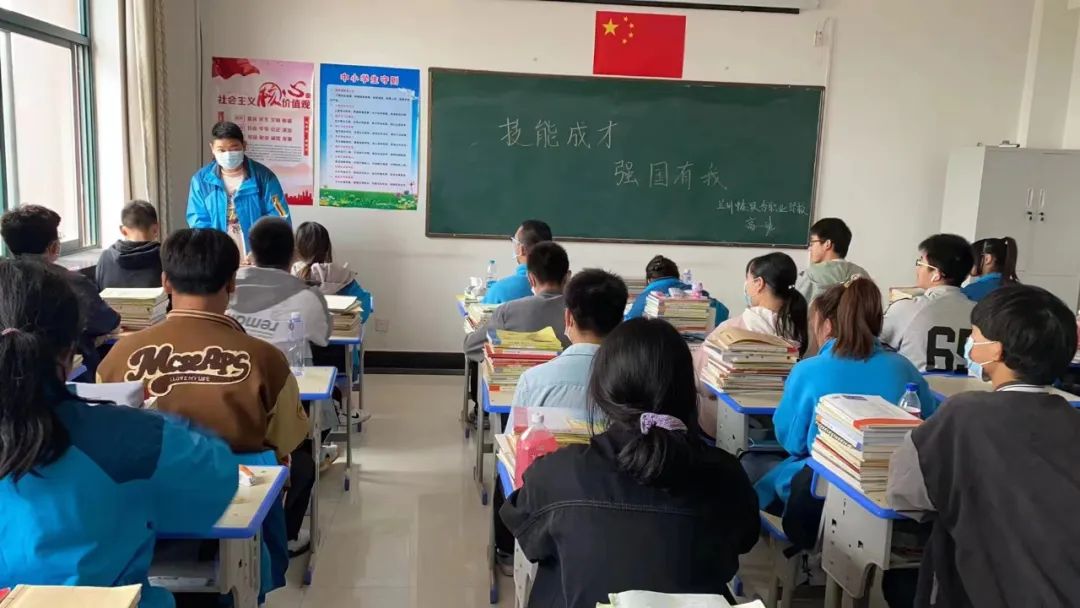 我校开展“技能成才 强国有我”主题班会活动